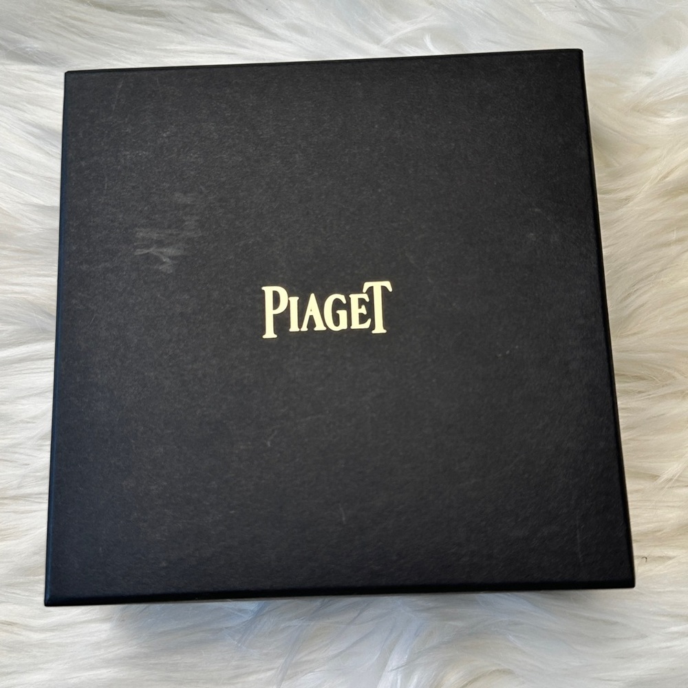 PIAGET
Sunlight 18k Rose Gold Mother of Pearl & Diamond Pendant Necklace - Picture 8 of 8